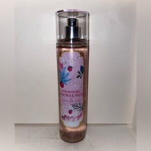 Bath & Body Works Strawberry Snowflakes Fine Fragrance Mist 8oz Discontinued New